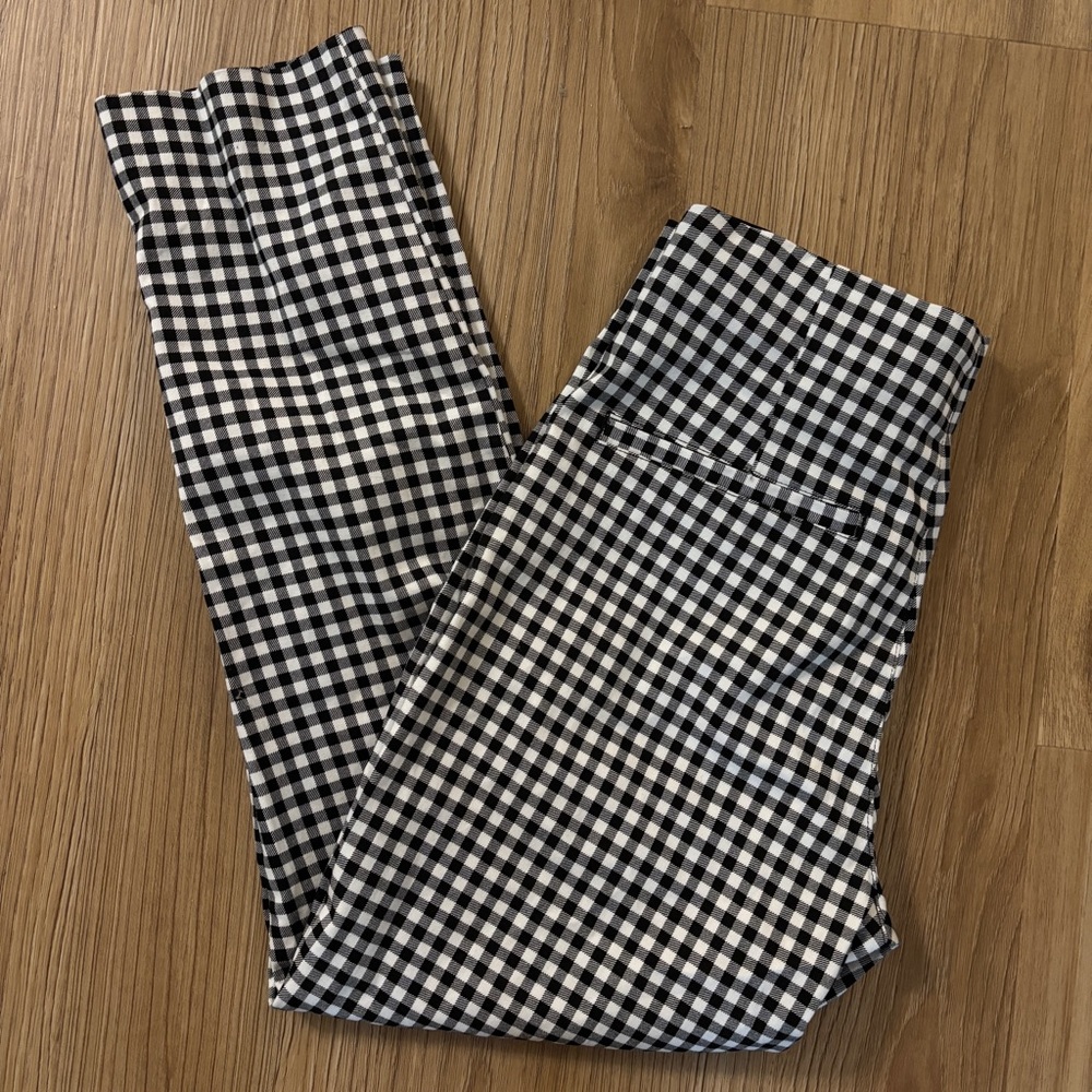 Old Navy Black and White Gingham Capris - Like New
